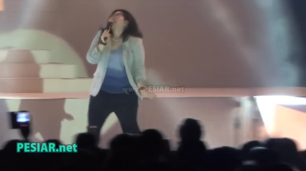 Happy (Pharrell Williams) ★ by Yuka Tamada Indonesian Idol