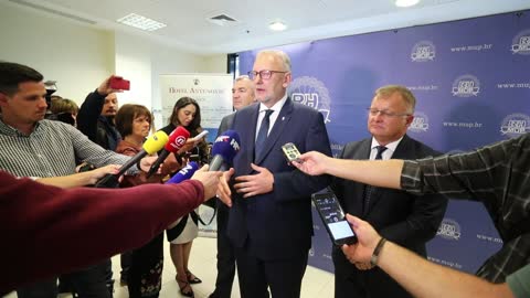 Ministar Božinović daje izjavu