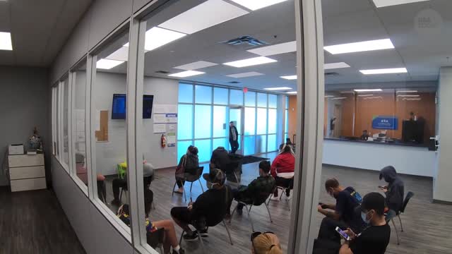 Il tasso di overdose in Arizona,USA è in aumento a causa del fentanyl e degli oppioidi DOCUMENTARIO L'epidemia di farmaci oppioidi sintetici a base di fentanyl in Nord America.oltre i senzatetto sono pure pieni di drogati in America.