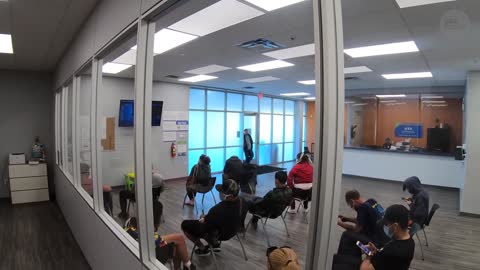Il tasso di overdose in Arizona,USA è in aumento a causa del fentanyl e degli oppioidi DOCUMENTARIO L'epidemia di farmaci oppioidi sintetici a base di fentanyl in Nord America.oltre i senzatetto sono pure pieni di drogati in America.