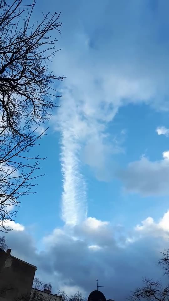 Himmel in Berlin am 25.12.2023 um 13:40 Uhr