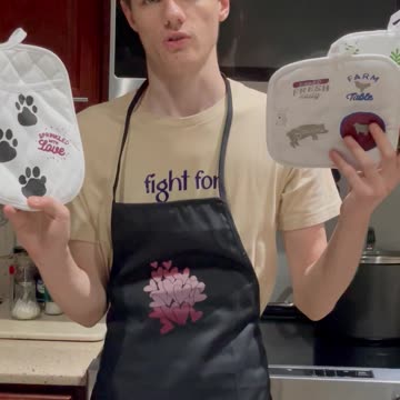 Apron and Pot Holders Now on Country Store