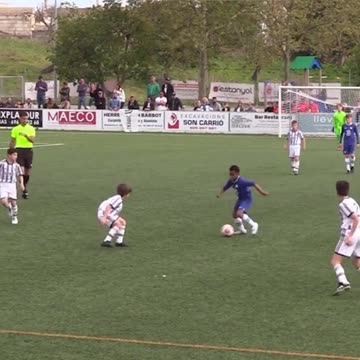 Chelsea U10 Khalil pulling off an INCREDIBLE rainbow flick