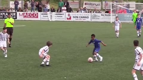 Chelsea U10 Khalil pulling off an INCREDIBLE rainbow flick