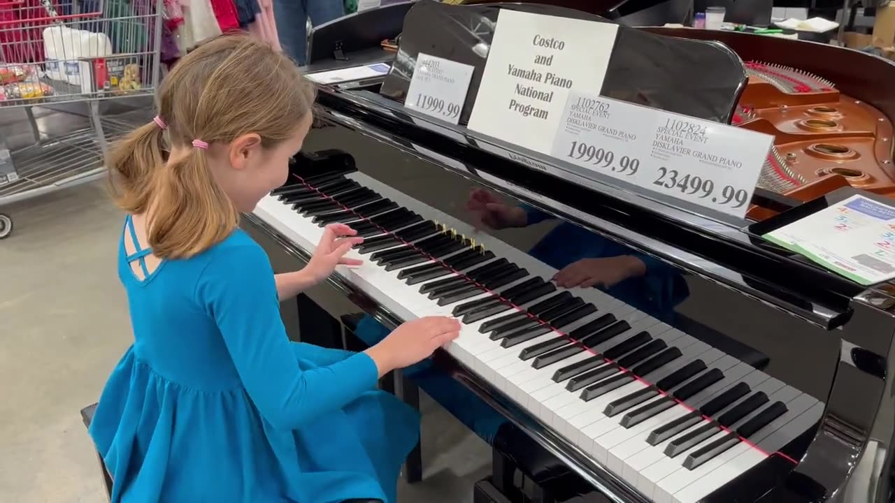 Amelia Plays Piano at Costco 10/21/2023