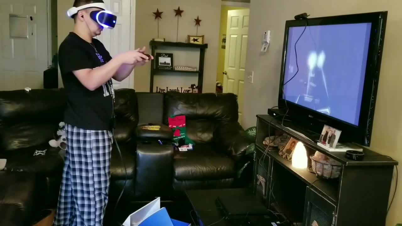 Black kentucky shirt guy scared by vr video game