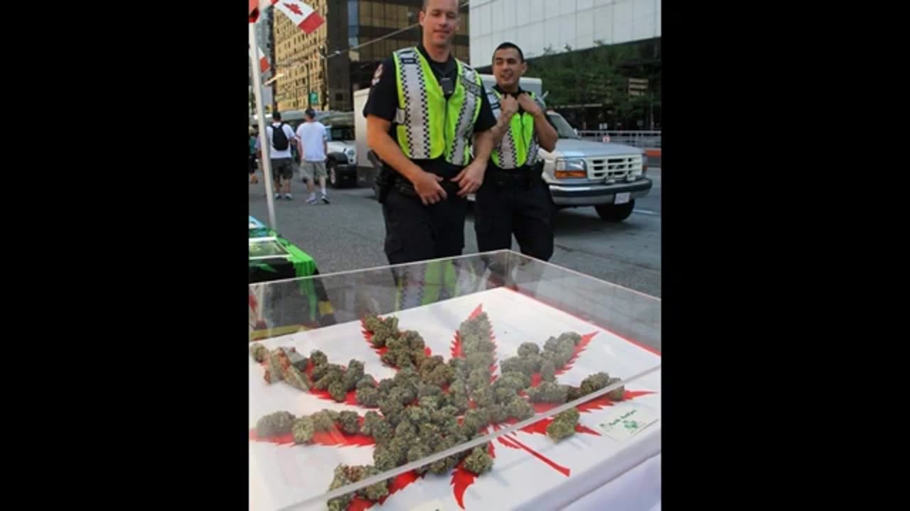 Police smoking weed😂💚👮☘️ دخن الماريجوانا مع الشرطة