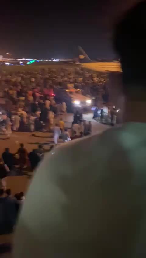 Thousands try to get Evacuation Flights from Afghanistan