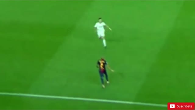 Dani Alves crazy nutmeg to Cristiano Ronaldo