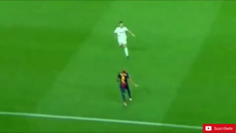 Dani Alves crazy nutmeg to Cristiano Ronaldo