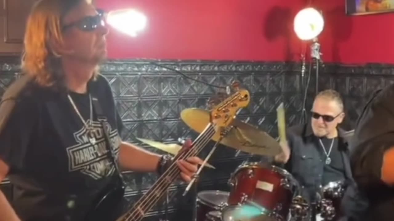 #BehindTheScenes At the #IncognitoTheory #MusicVideoShoot for #Anthem https://youtu.be/oxadsZkiFE4