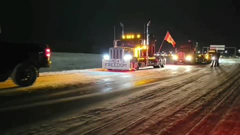 Truckers Block in & out from U.S. to Canada in Protest of Mandate