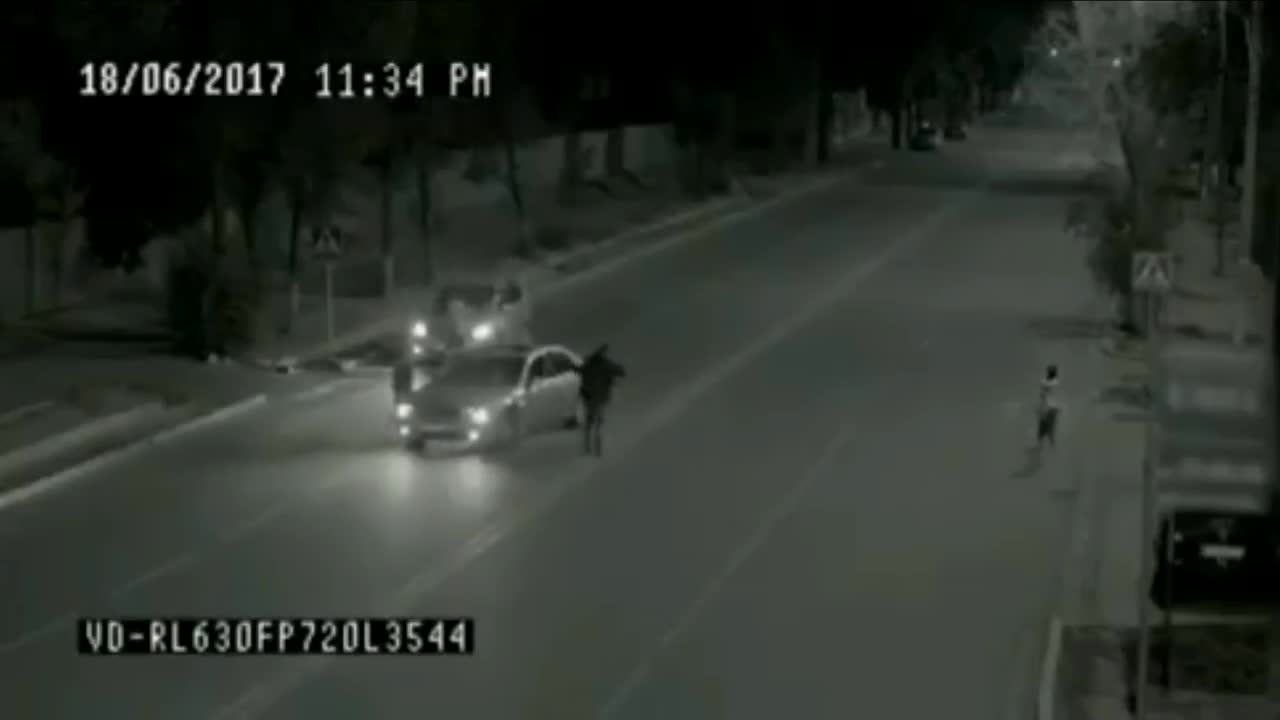 "Hombre fantasma" captado en CCTV salva la vida a una niña