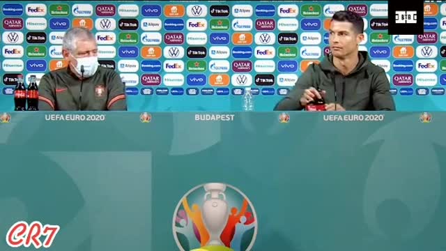 Ronaldo thorough the coke bottles in live interview Ronaldo hates the coca cola