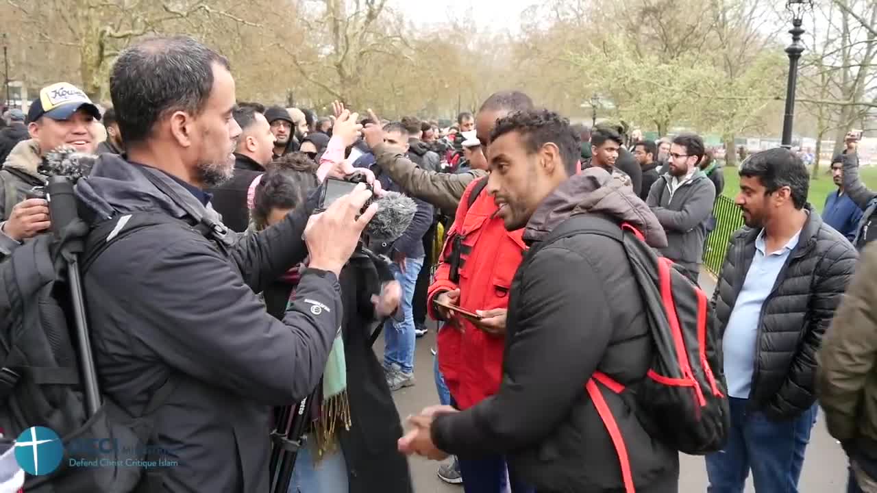 Dawah team run away form the teaching of Muhammad. DCCI @ Speakers Corner