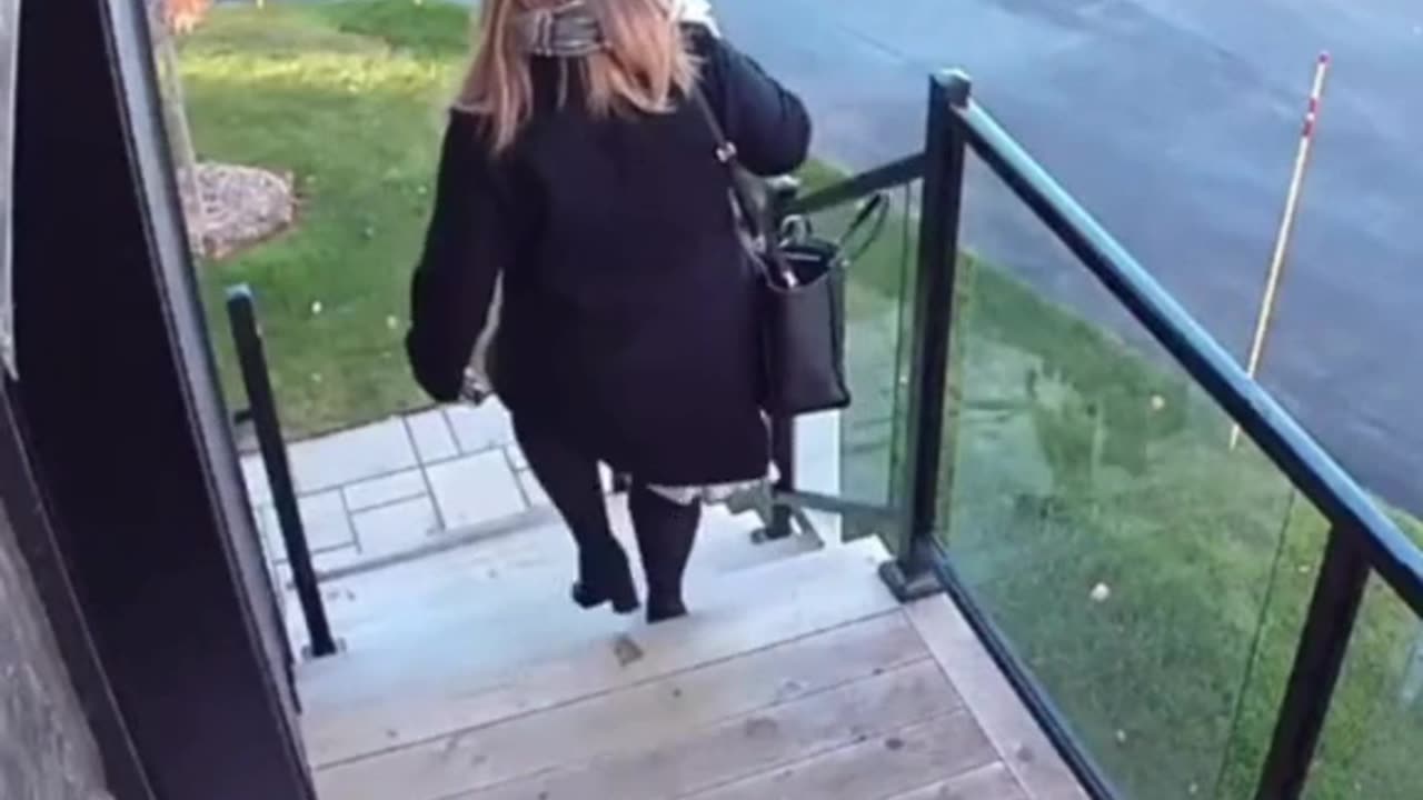 Lady heading to work slips on the stairs—hilarious fail! 🪜😂 #FunnyFails