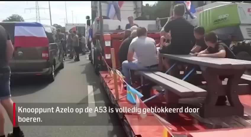 The Netherlands 🇳🇱 Farmers are blocking the highway due to a bbq party 😁