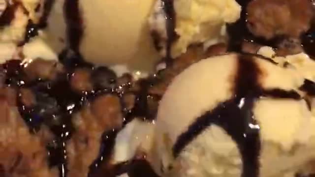 HOT COOKIE SKILLET W ICE CREAM