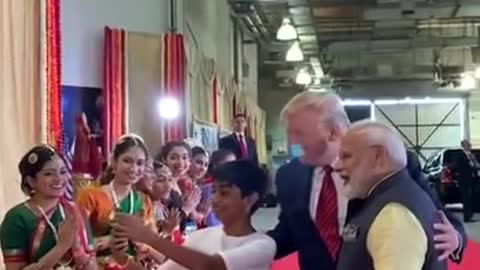 trump and pm modi interact with youngsters