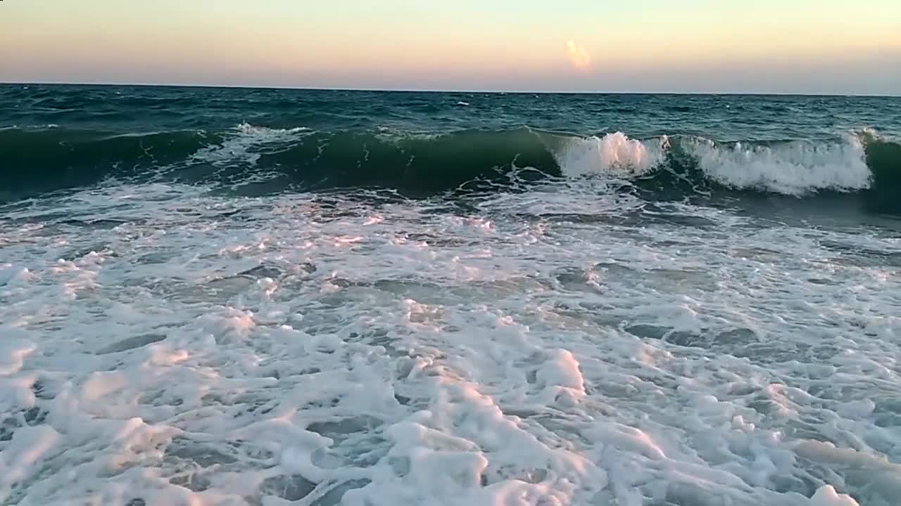 The view of the waves is so beautiful