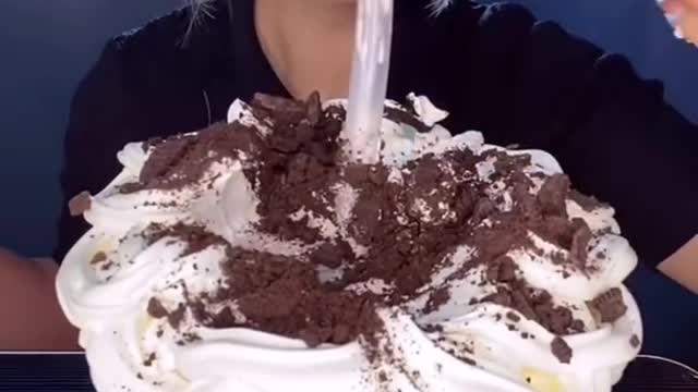 ASMR Cake Eating Mukbang