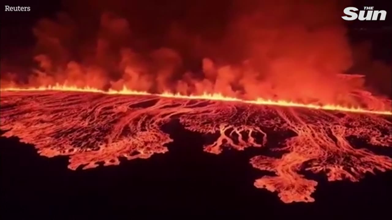 Iceland volcano erupts ‘without warning’ AGAIN as terrified tourists flee