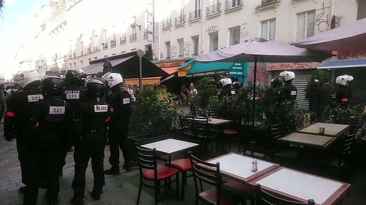 Manif anti-pass du 18/09/21 - Paris - Dispersion faite pa la Police