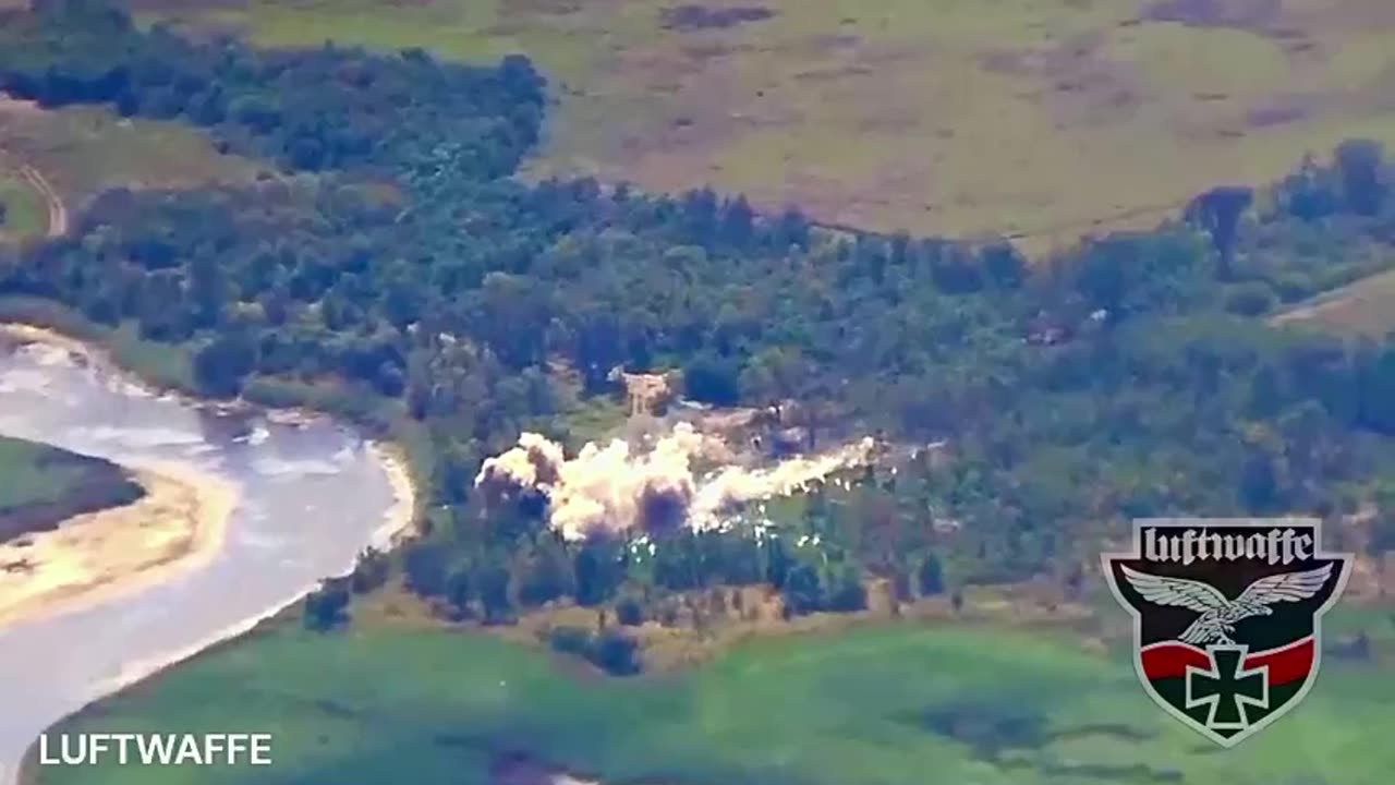 Incredible Footage of Ukrainian Artillery Strike