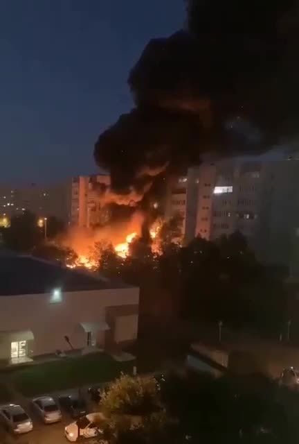 The moment of the crash of the aircraft and the fire in videos from social media.