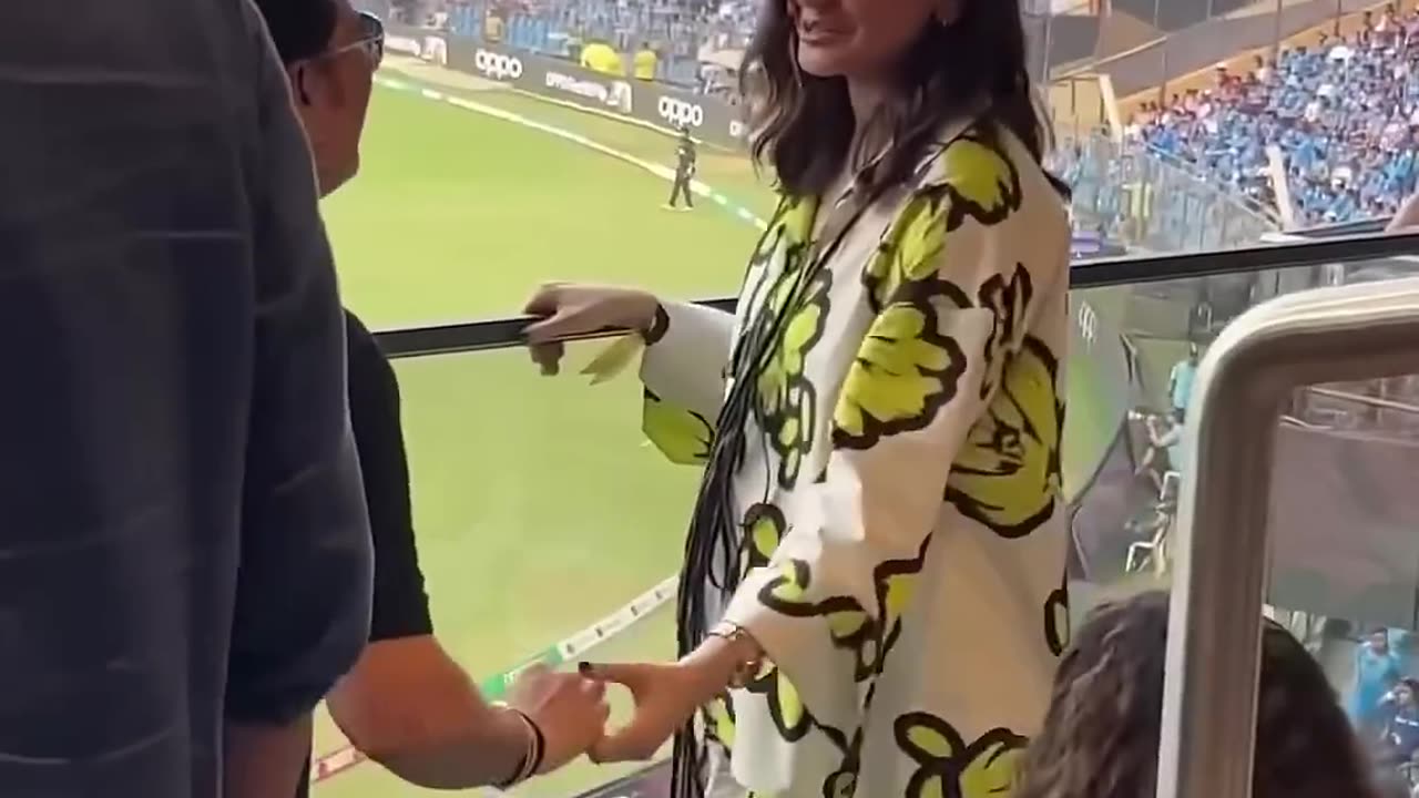 Sachin sir congratulating Anushka Sharma #viratkohli