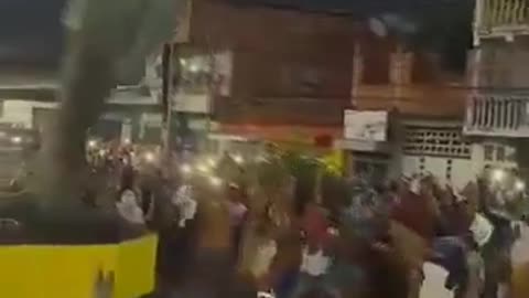 Fourth Hugo Chávez Statue Torn Down by Venezuelans in Mariara, Carabobo 🗽🇻🇪