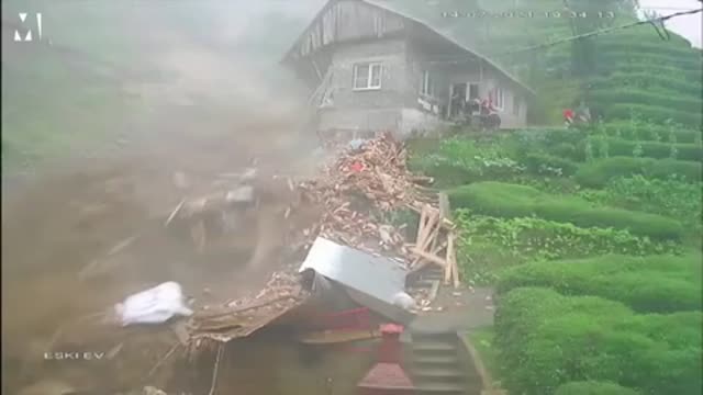 CCTV SHOWS HOME OWNERS NARROWLY ESCAPONG MUDSLIDE