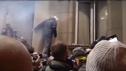 Protestuesit hyjnë në bashkinë e Beogradit