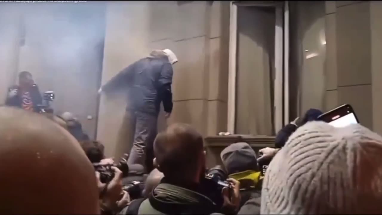 Protestuesit hyjnë në bashkinë e Beogradit