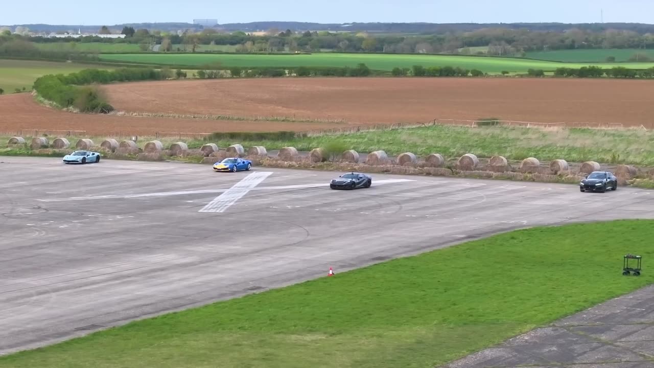 Ferrari Purosangue v 812 v SF90 v 296 GTB: DRAG RACE