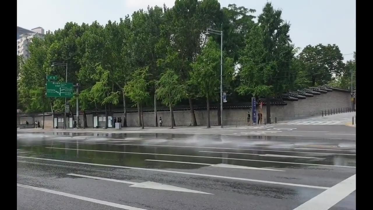 In Seoul Korea A Floor Sprinkler Pumps Rain Water To Clean The Roads Prevents The Spread Of Dust Reducing The Heat