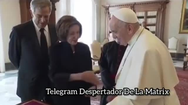 Strange gifts between Nancy Pelosi and Bergoglio