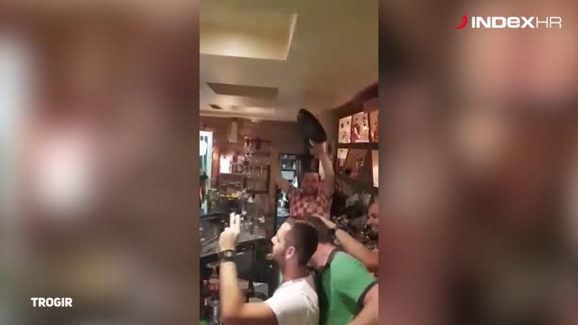 Slavlje hrvatskih navijača u različitim gradovima