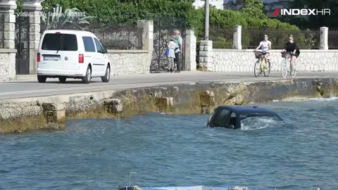 Zadar: Izgubio kontrolu nad automobilom i sletio u more