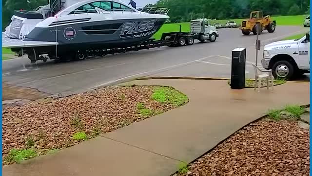 Roads can be a joyride for some, and a complete nightmare for others!!😱😮🚗💥