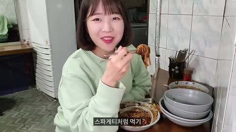 Instant Udon and Jjajangmyun Black Bean Noodles Mukbang