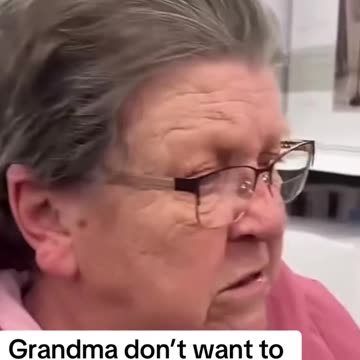 WHAT DA FUCK - (PRANKED GRANDMA SHE DOES`NT WANT TO BE FAMOUS)