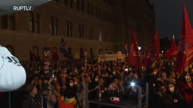 Austria: Thousands of protesters call for Kurz to resign amid corruption accusations - 07.10.2021