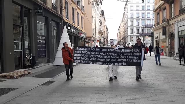 Les Masques BLancs Lyon Action Esclavage le 27 Novembre