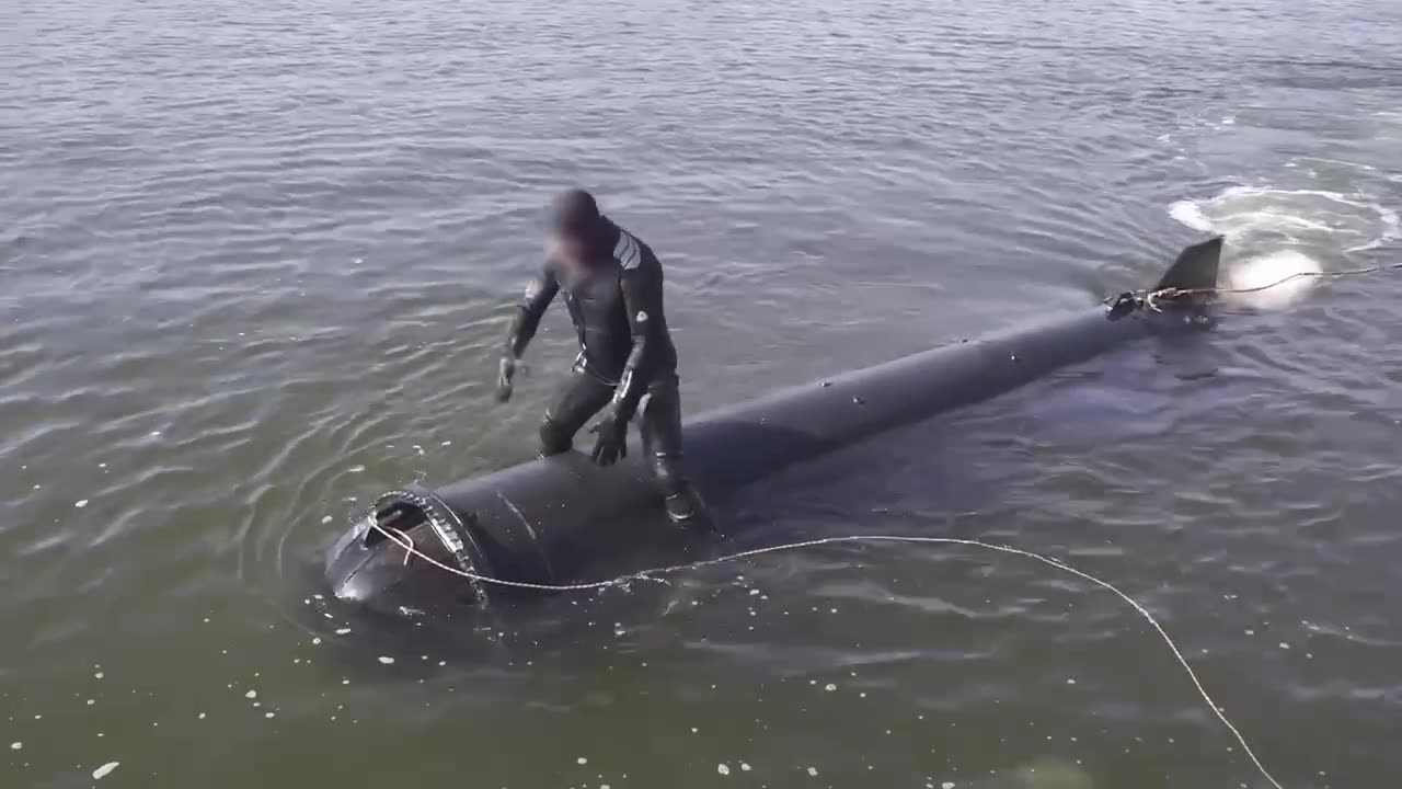 Testing of the new Ukrainian underwater drone "Marichka" 🇺🇦👀