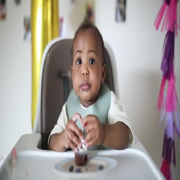 Kid eats cupcake for the first time