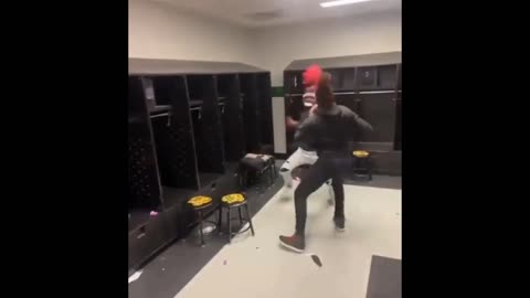 Fighter Meets The Locker