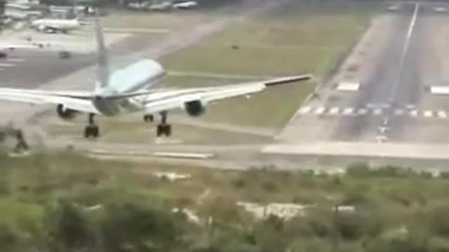 Plane makes winding turn for dangerous landing!