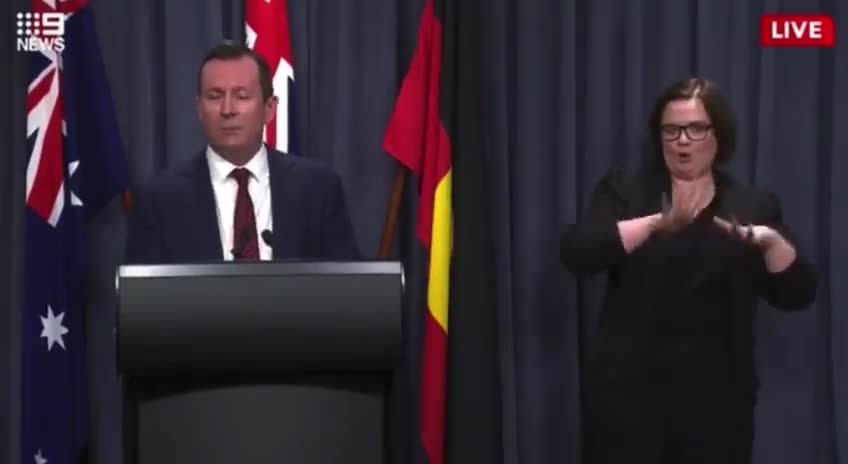 Talsmand for Australiens regeringen "bortset fra at gribe folk, holde dem nede og vaccinere dem"