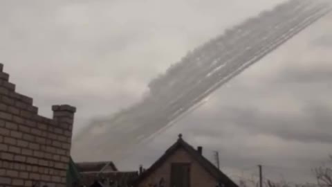 Ρωσική ομοβροντία πυρών κατά ουκρανικών θέσεων στην Χερσώνα